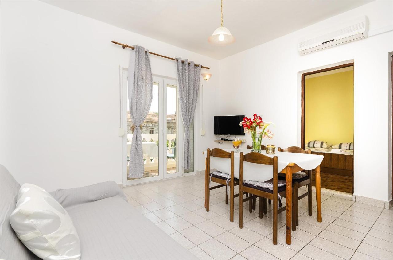 Apartments And Room Lotus Tribalj Εξωτερικό φωτογραφία